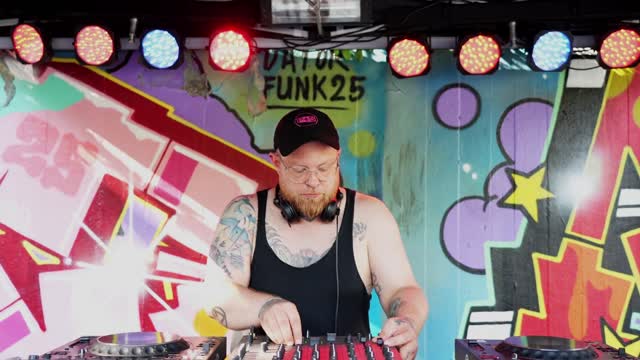 Disscut live — clip 5